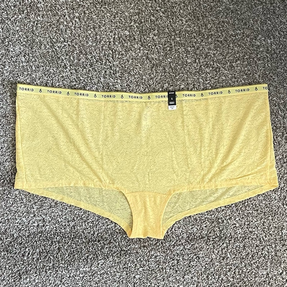 Torrid Butter Yellow 4-Way-Stretch Lace Mid-Rise Boyshort Panty, 6X NWT